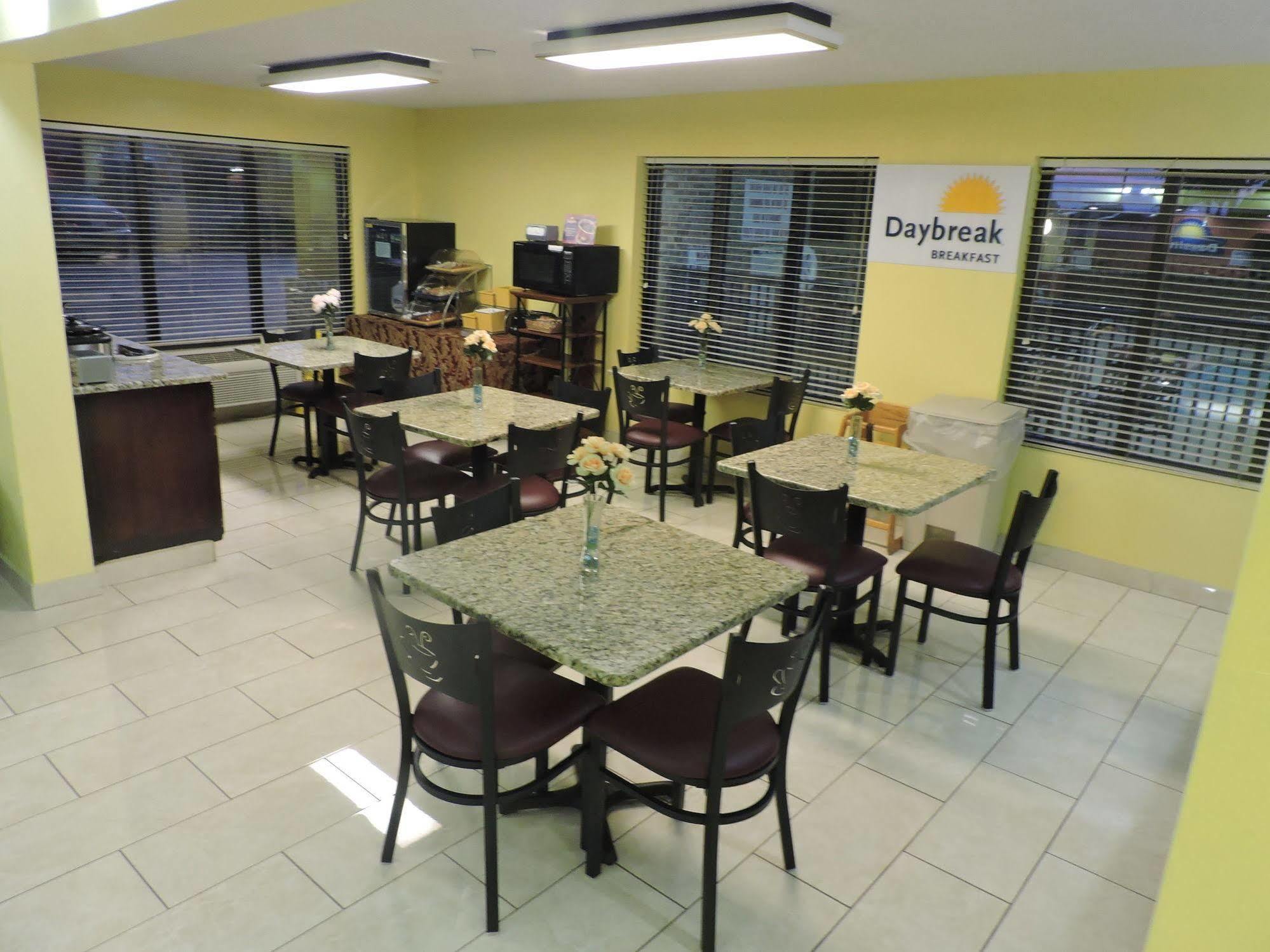 Days Inn Conover/Hickory Exterior photo